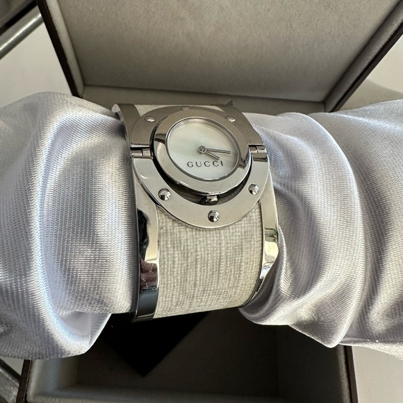 Gucci Women's YA112419 Twirl Two-Tone Stainless steel and Fabric Watch - Picture 15 of 15